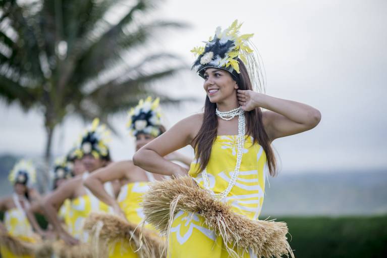 hula dancers